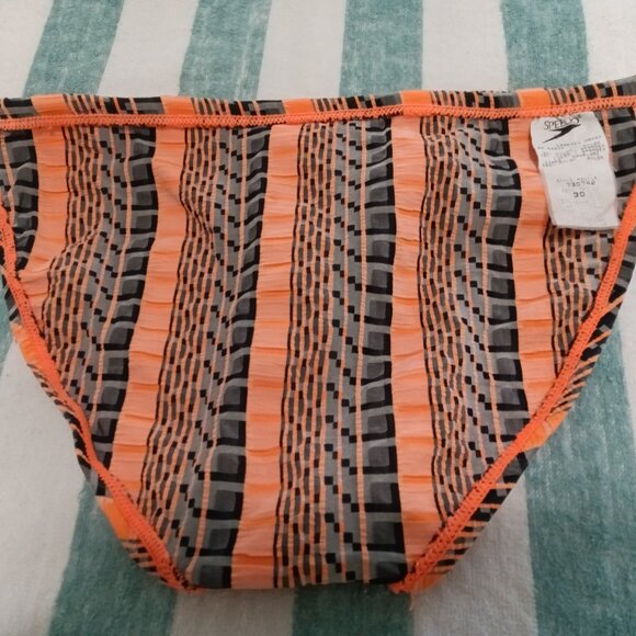 VINTAGE 1" SIDES ORANGE TEXTURED SPEEDO SWIM BRIEF, SIZE 30" (Pre-Owned) - Picture 7 of 8